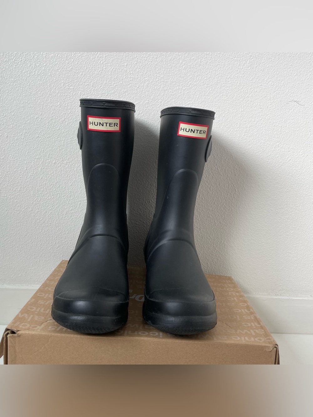 HUNTER Rain Boot Women’s size 7 US Original Short Matte
